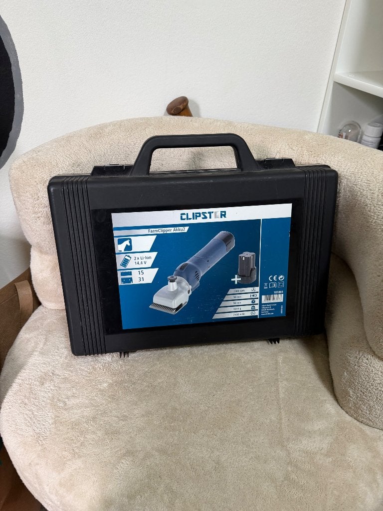 Scheermachine paarden met 2 accu’s van merk clipster, Overige merken, Ophalen, Zo goed als nieuw, Scheerapparatuur