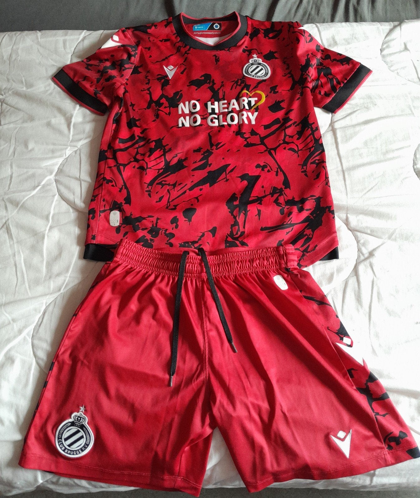 club brugge tenue, Ophalen, Zo goed als nieuw