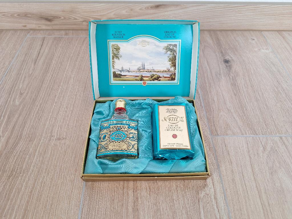 4711 set eau de cologne + zeep (vintage), Verzamelen, Ophalen of Verzenden, Zo goed als nieuw, Parfumfles, Gevuld