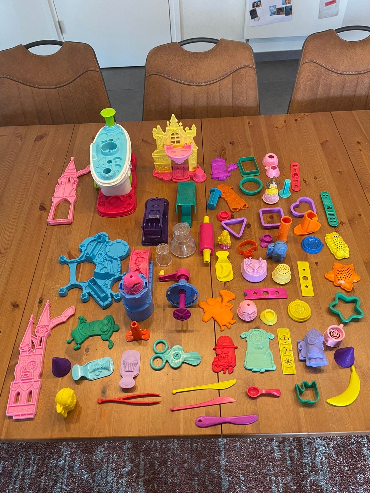 Play-Doh pakket met accessoires en 20 bakjes boetseerklei, Ophalen, Gebruikt, Knutselen