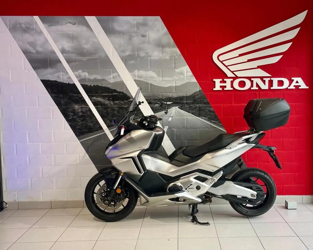 Honda (bj 2021), Motoren, 750 cc, Scooter, Bedrijf, 12 t/m 35 kW