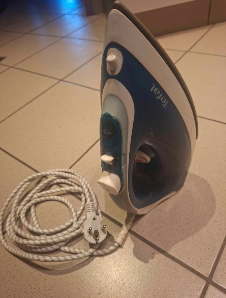 Fers à repasser, Electroménager, Enlèvement, Neuf, Fer à repasser avec cordon