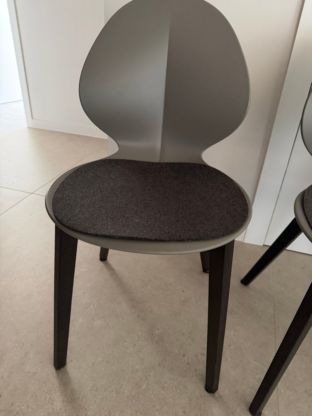 6 stoelen calligaris, hout en kunststof, Gris, Comme neuf, Synthétique, Enlèvement