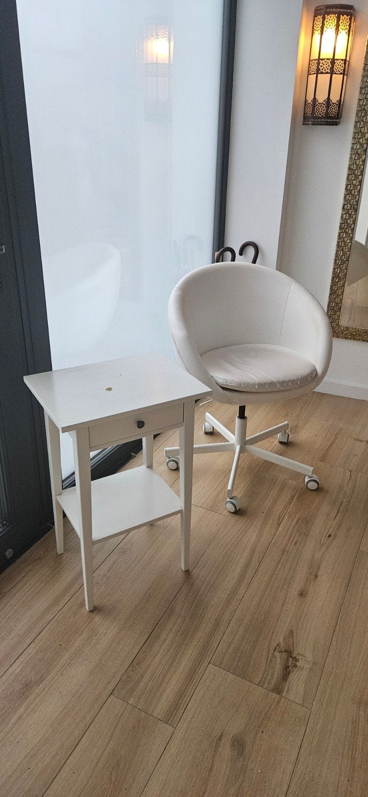 Chaise de bureau et table de chevet, Maison & Meubles, Enlèvement, Utilisé, Blanc, Chaise de bureau