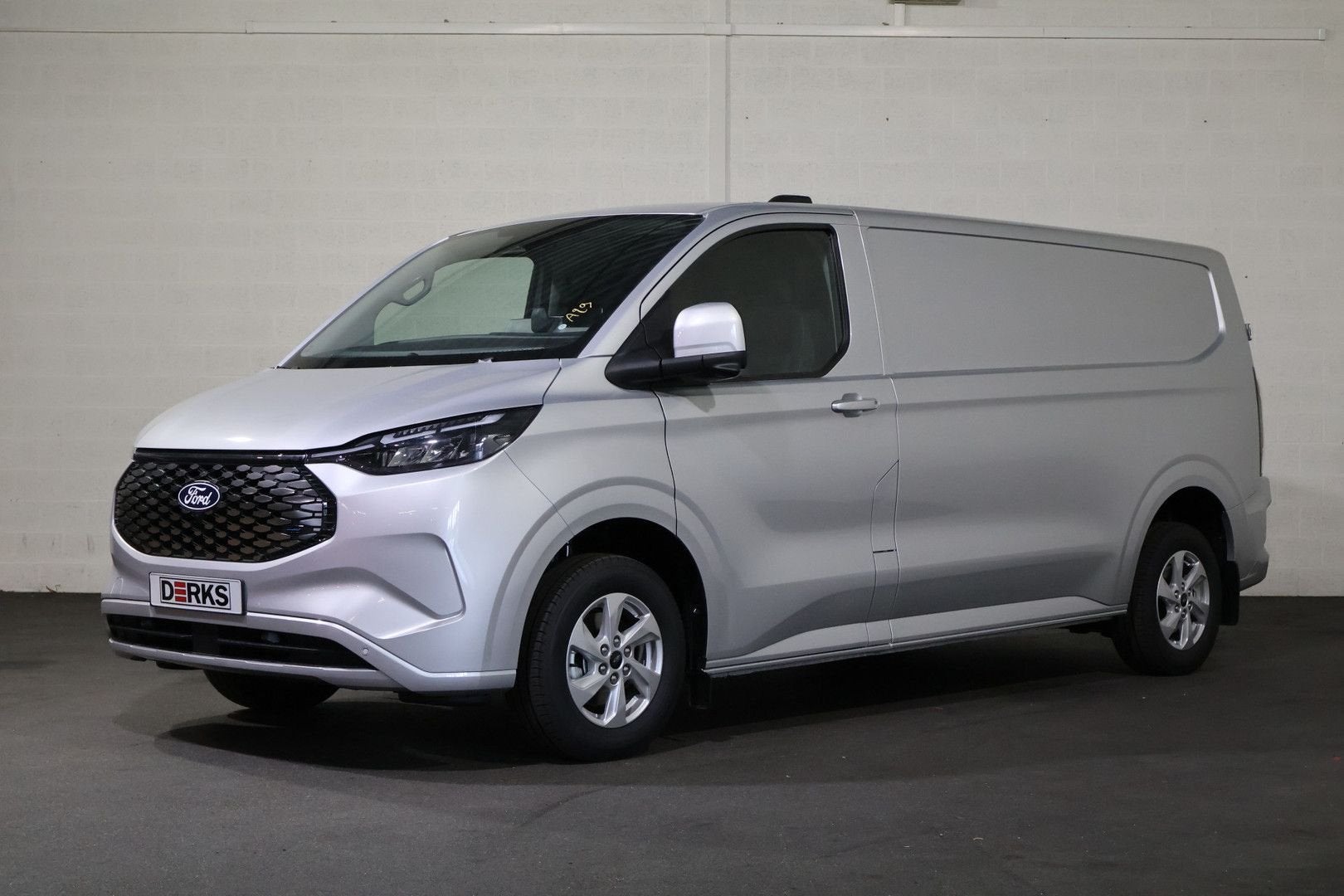 Ford E-Transit Custom L2 H1 Limited 71 kWh 218pk 360gr Camer, Auto's, Bestelwagens en Lichte vracht, Automaat, Parkeersensor, Elektrisch