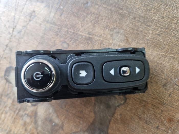 Panneau de commandes navigation d'un Renault Captur, Renault, -, 3 mois de garantie, Utilisé