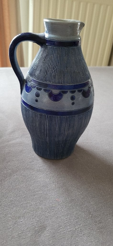 Pots en grès bleu, Enlèvement