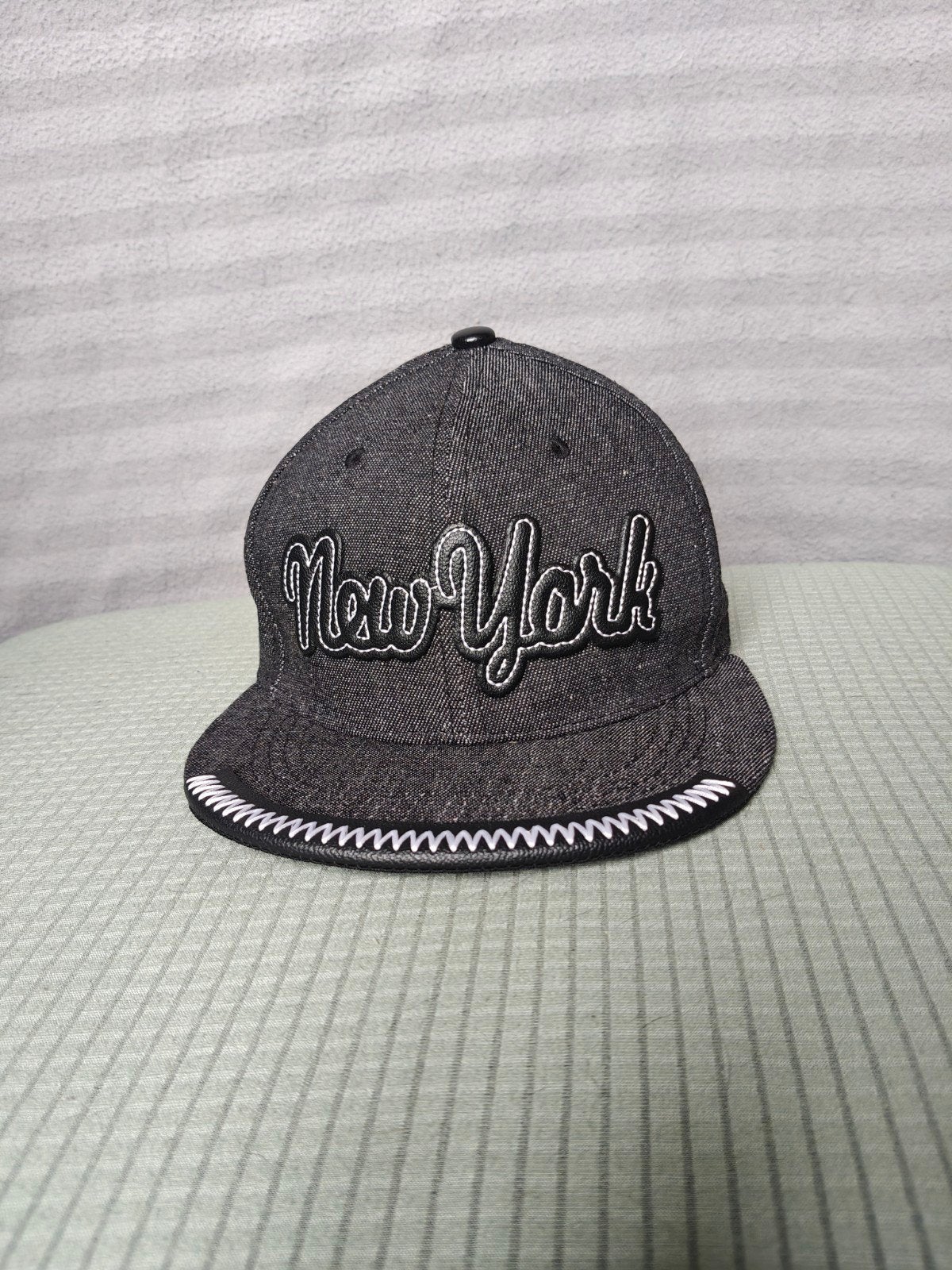 Grijze New York Snapback pet, Ophalen of Verzenden, Pet