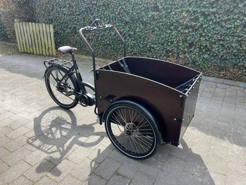 Elektrische bakfiets - Kidscab Cares 4, Fietsen en Brommers, Fietsen | Bakfietsen, Ophalen, 4 kinderen of meer, Huif, Zo goed als nieuw