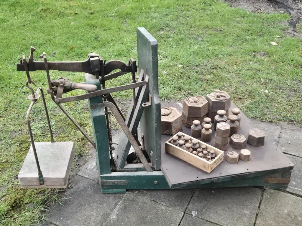 Antieke industriële weegschaal met originele gewichten, Antiek en Kunst, Ophalen