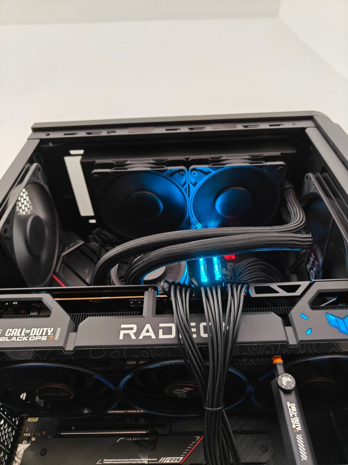 High-End Game PC | Ryzen 7 7800X3D | RX 9070 XT Black Ops 7, Enlèvement, Gaming, SSD