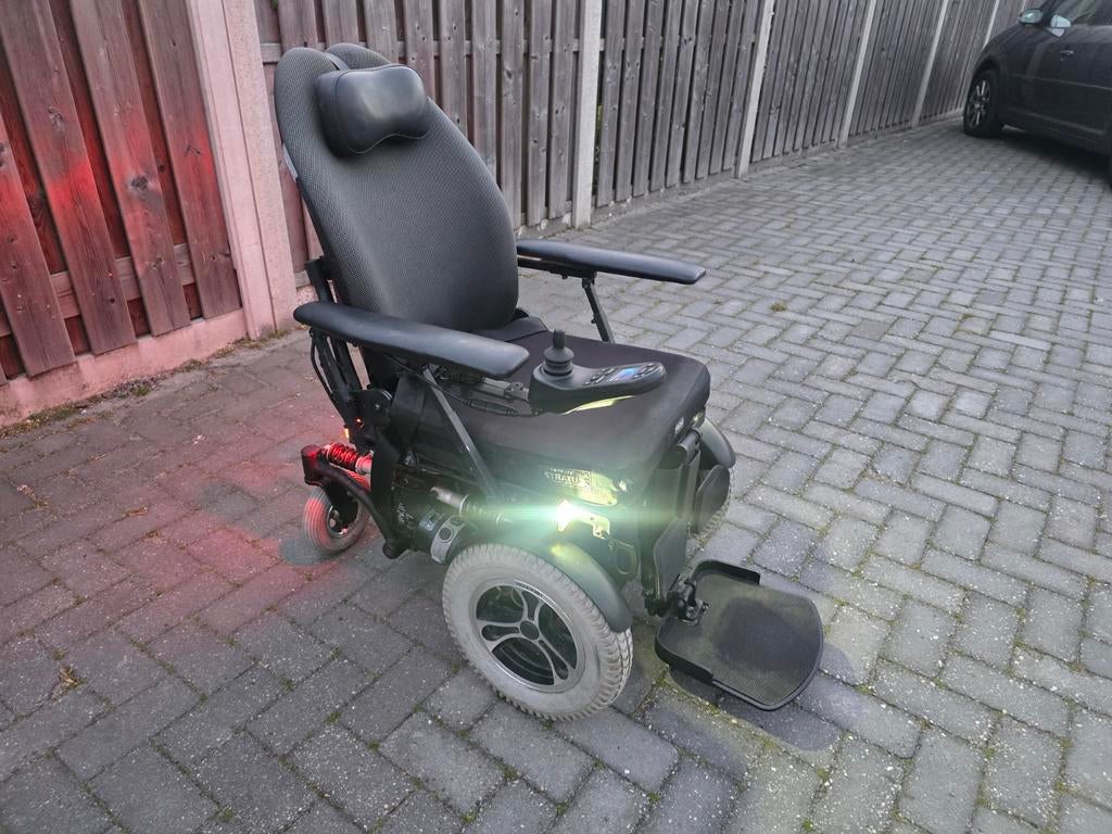 Elektrische rolstoel met goede batterijen € 500 euro, Diversen, Rolstoelen, Ophalen, Elektrische rolstoel