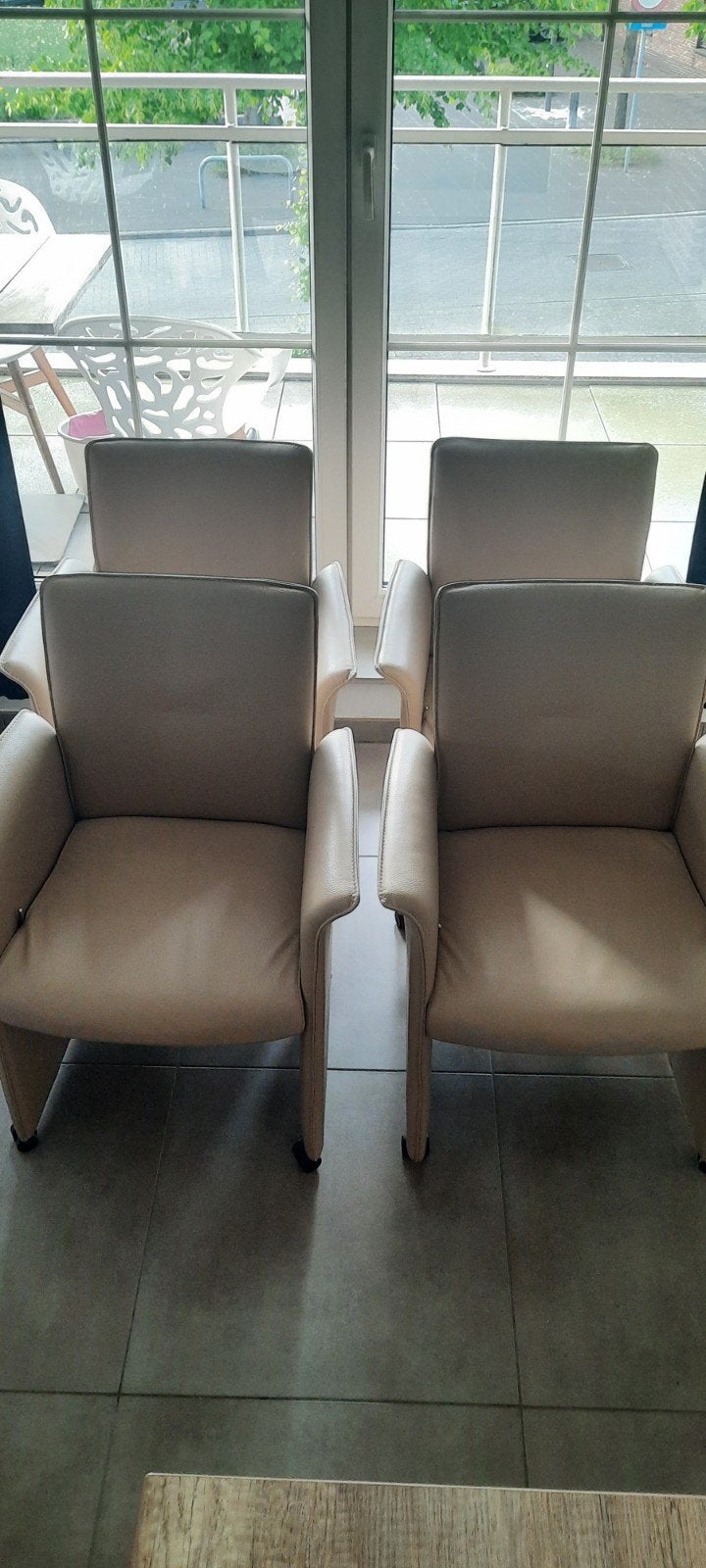 4x nette stoelen op wieltjes, Ophalen, Zo goed als nieuw, Vier