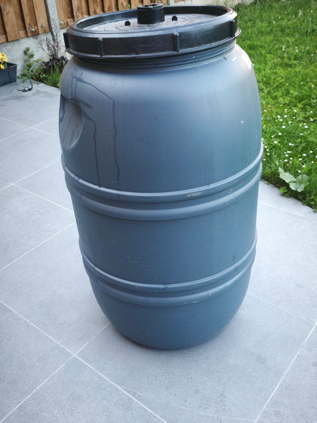 tonneau de l' eau 270L, Enlèvement