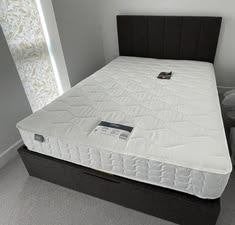 Nouveau lit et matelas — Disponible immédiatement, Maison & Meubles, Chambre à coucher | Lits, Envoi, Comme neuf, Deux personnes