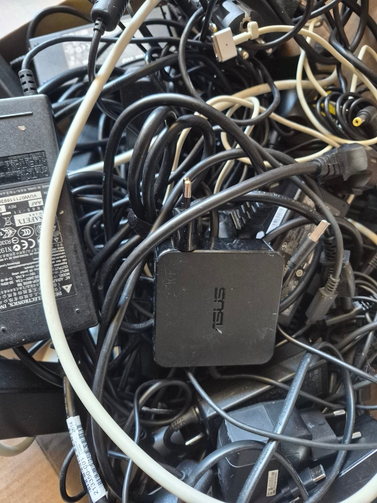 chargeur pour ordinateur portable Party, Enlèvement, Comme neuf, Van alles