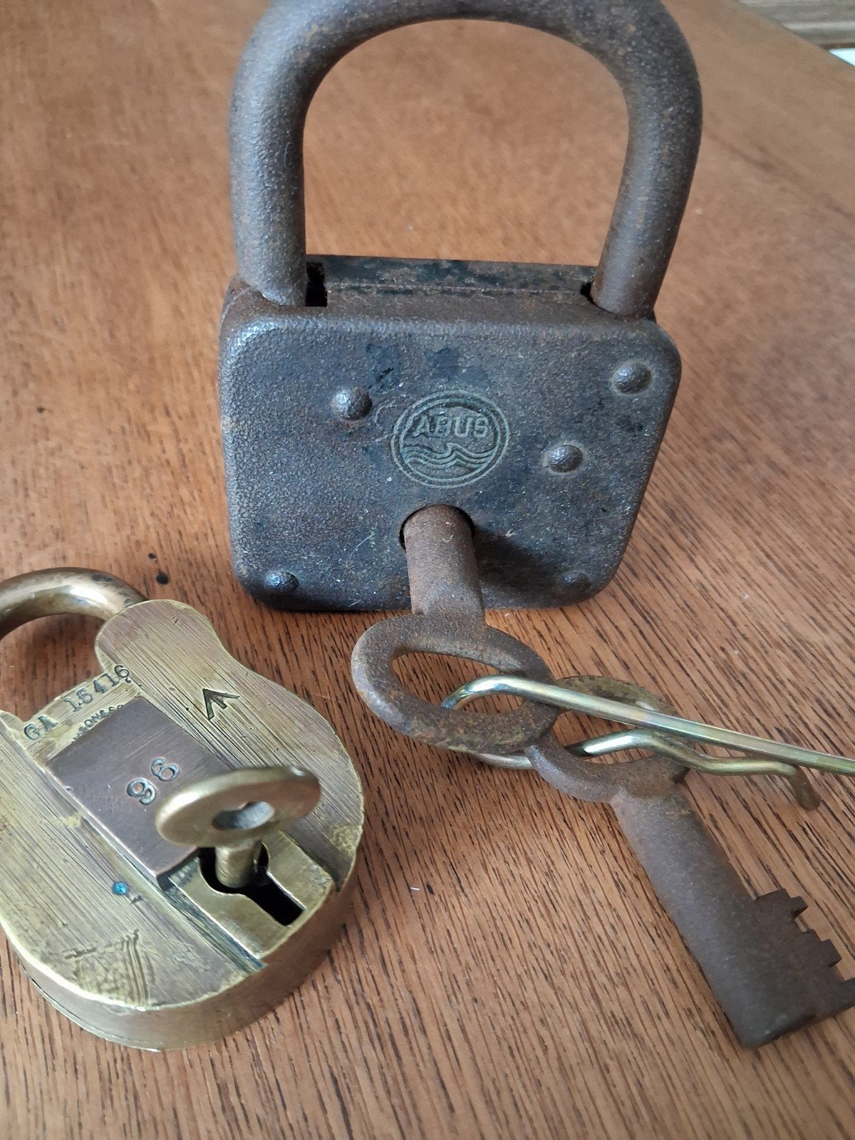 Zeer oude ROBUUSTE ,Handgemaakte hang sloten, Antiek en Kunst, Ophalen