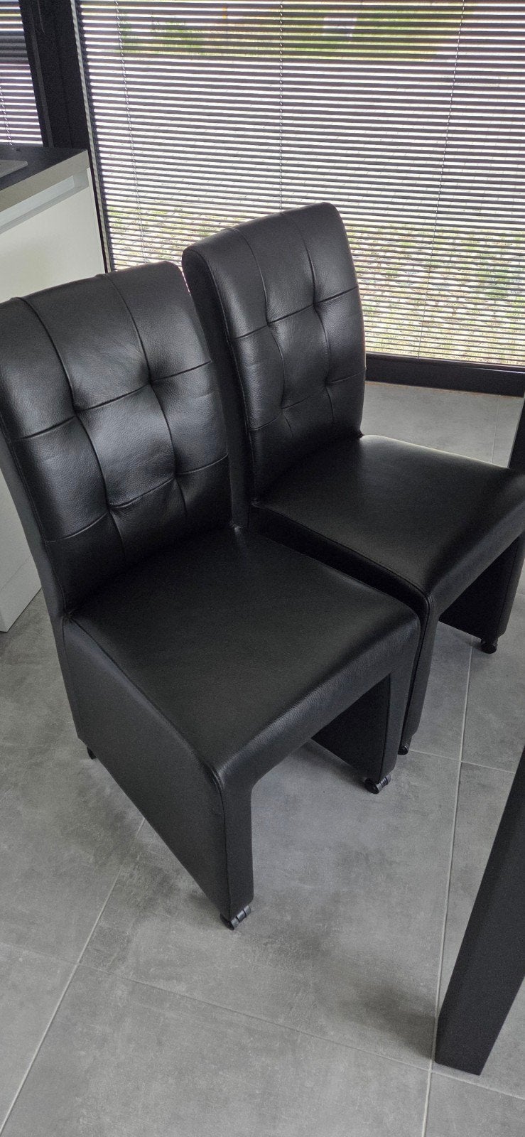 6 chaises de salle à manger à vendre (noir - cuir - roulette, Maison & Meubles, Chaises, Comme neuf, Enlèvement, Cinq, Six Chaises ou plus
