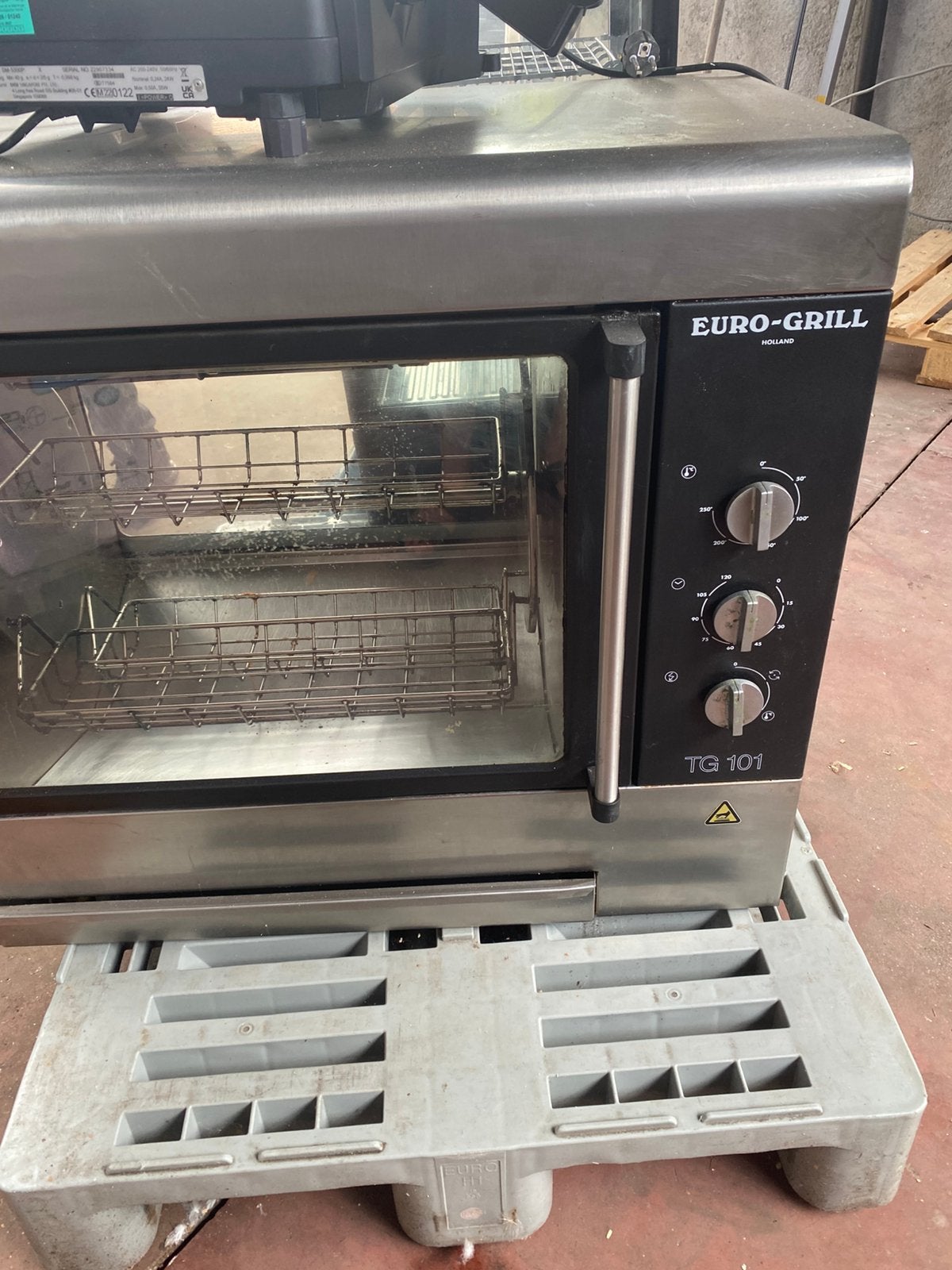 Kip grill machine, Ophalen