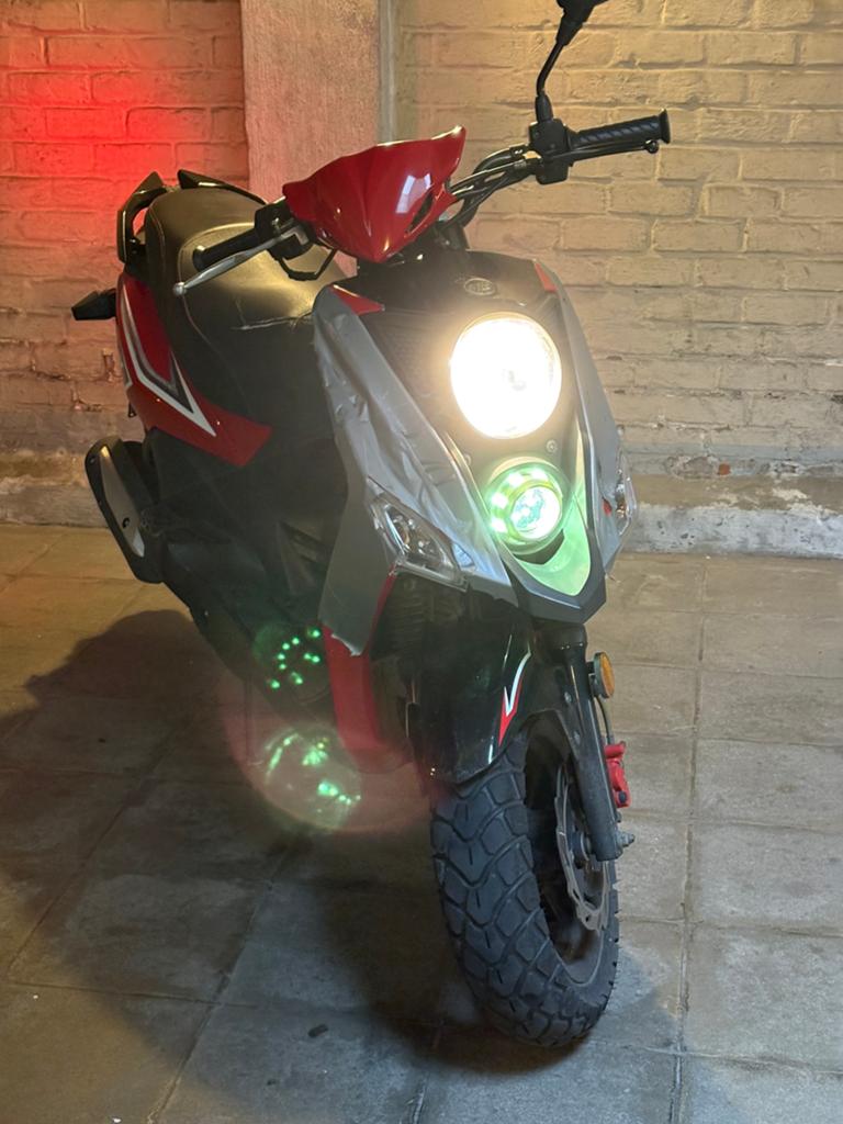 SIMY CROX, Vélos & Vélomoteurs, Vélomoteurs & Scooters bridés, Enlèvement, Comme neuf