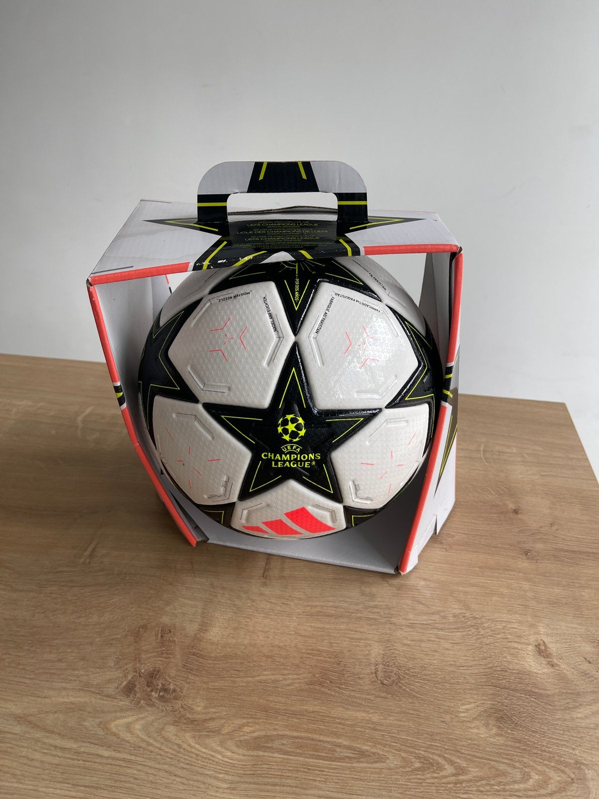 Champions league bal (official), Ophalen, Nieuw, Bal