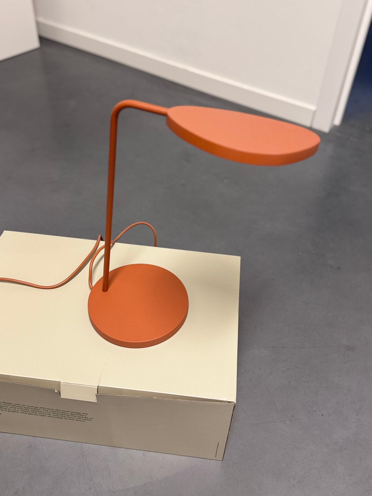 Muuto Leaf bureaulamp, Huis en Inrichting, Ophalen, Zo goed als nieuw