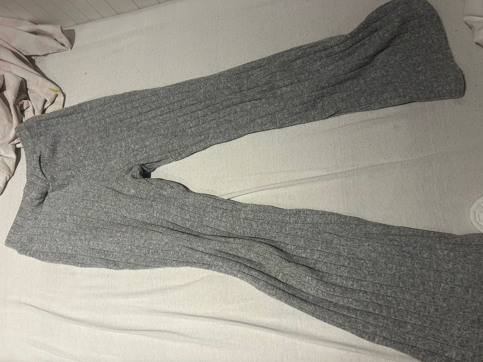 Grijze zachte flared broek, Ophalen, Zo goed als nieuw