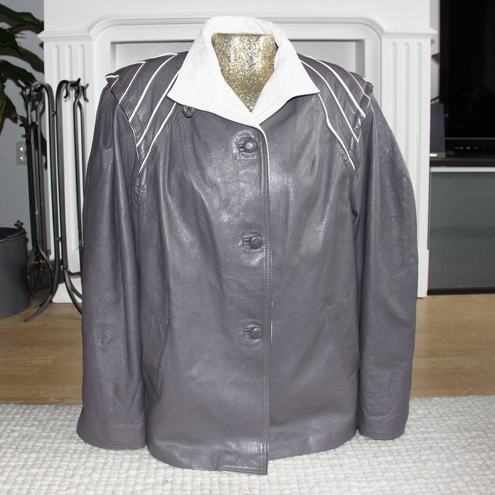 Zeer Mooie Vintage Leren Dames Jas (Maat 38) € 70,-, Kleding | Dames, Maat 38/40 (M), Verzenden, Zo goed als nieuw, Ripoll
