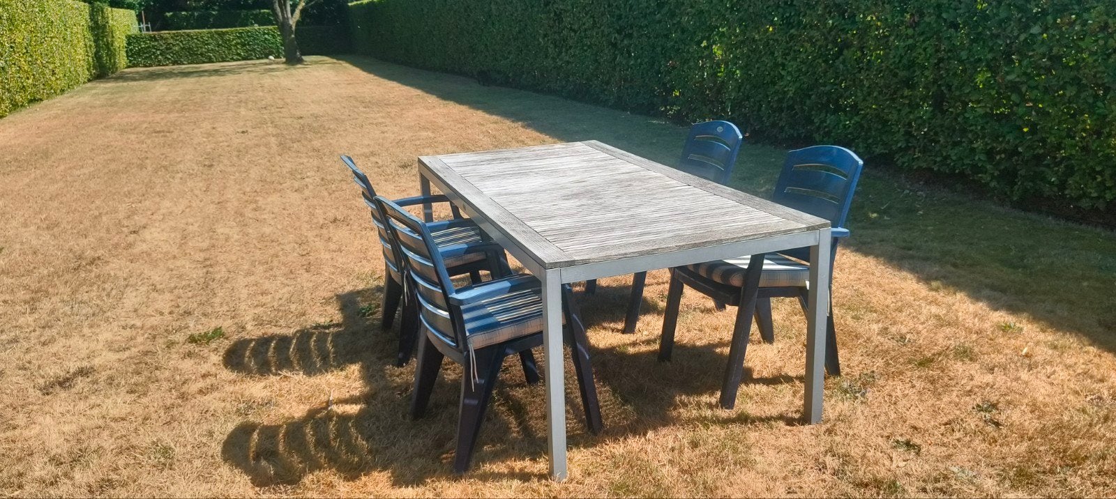 Tuintafel en 4 stoelen met kussens, Tuin en Terras, Tuinstoelen, Ophalen, Gebruikt, Plastic, Stapelbaar