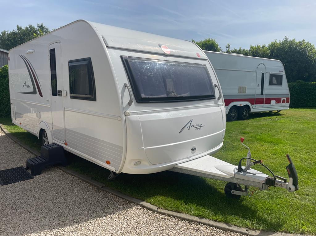 Zeer mooie caravan Burstner 465 top, Bj 2015, Mover, Airco, Jusqu'à 4, Lit relevable, Entreprise, Bürstner
