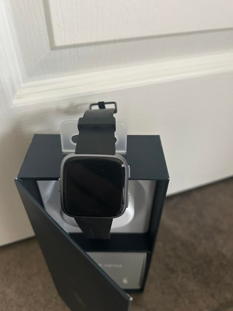 Fitbit versa, Ophalen of Verzenden, Gebruikt, Grijs