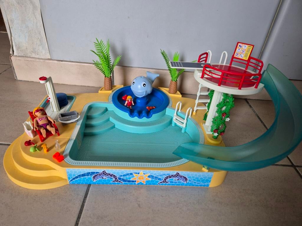 playmobil zwembad met werkende douche en fontein, Kinderen en Baby's, Speelgoed | Playmobil, Ophalen of Verzenden, Zo goed als nieuw