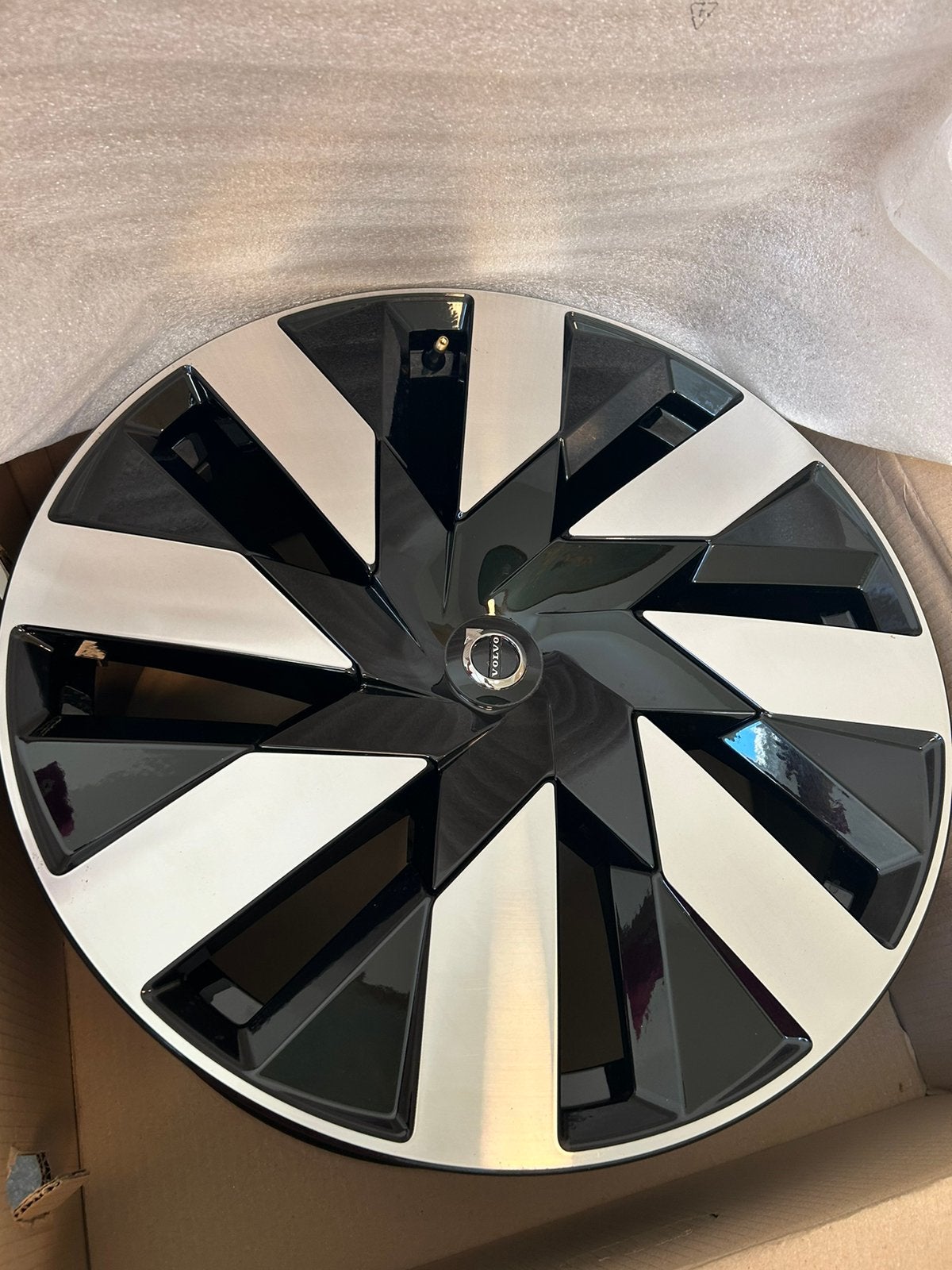 21 “ Jantes Volvo noir diamond cut  à 8 branches., Autos : Pièces & Accessoires, Pneus & Jantes, Enlèvement ou Envoi, 21 pouces