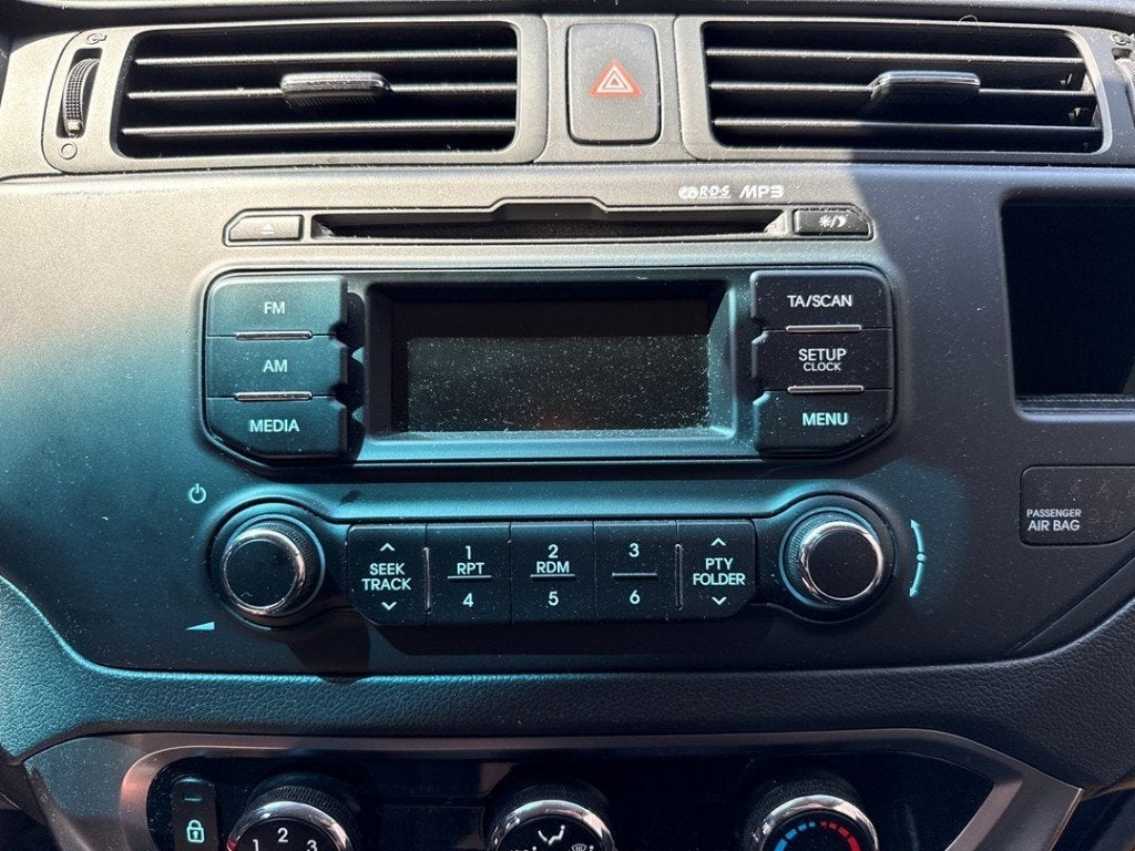 RADIO Kia Rio III (UB) (01-2011/12-2017) (|961701W700|), Kia, Info@kia.de, Utilisé, Theodor-Heuss-Allee 11
60486  Frankfurt am Main, DE