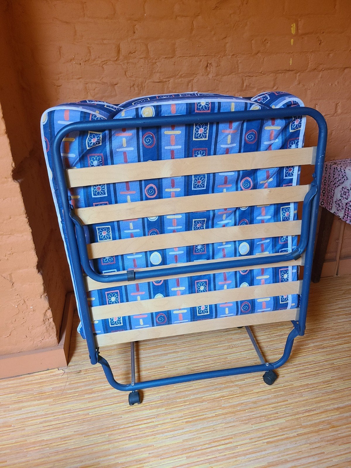 Lit d'appoint pliant avec matelas – Bon état, Enlèvement, Comme neuf, Une personne, Bleu