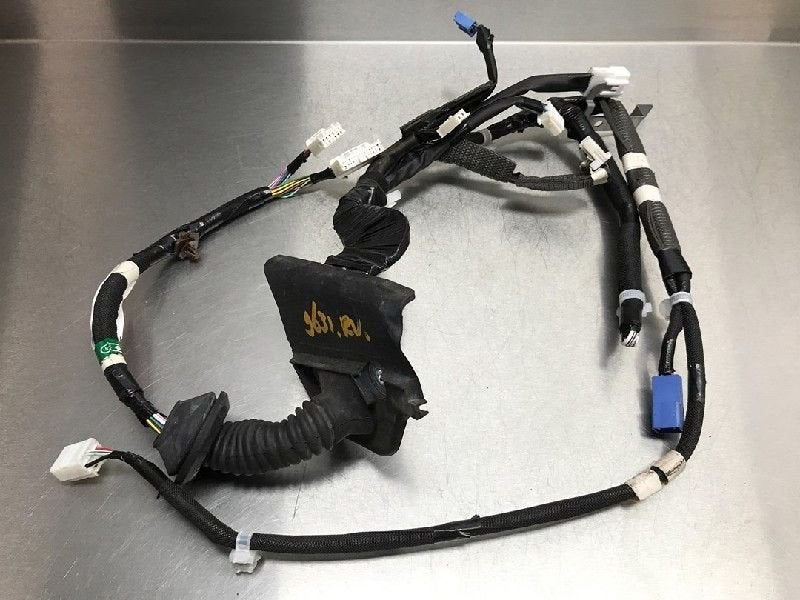 FAISCEAU DE CÂBLAGE DIVERS Lexus CT 200h (|8215176200|), Utilisé, Lexus