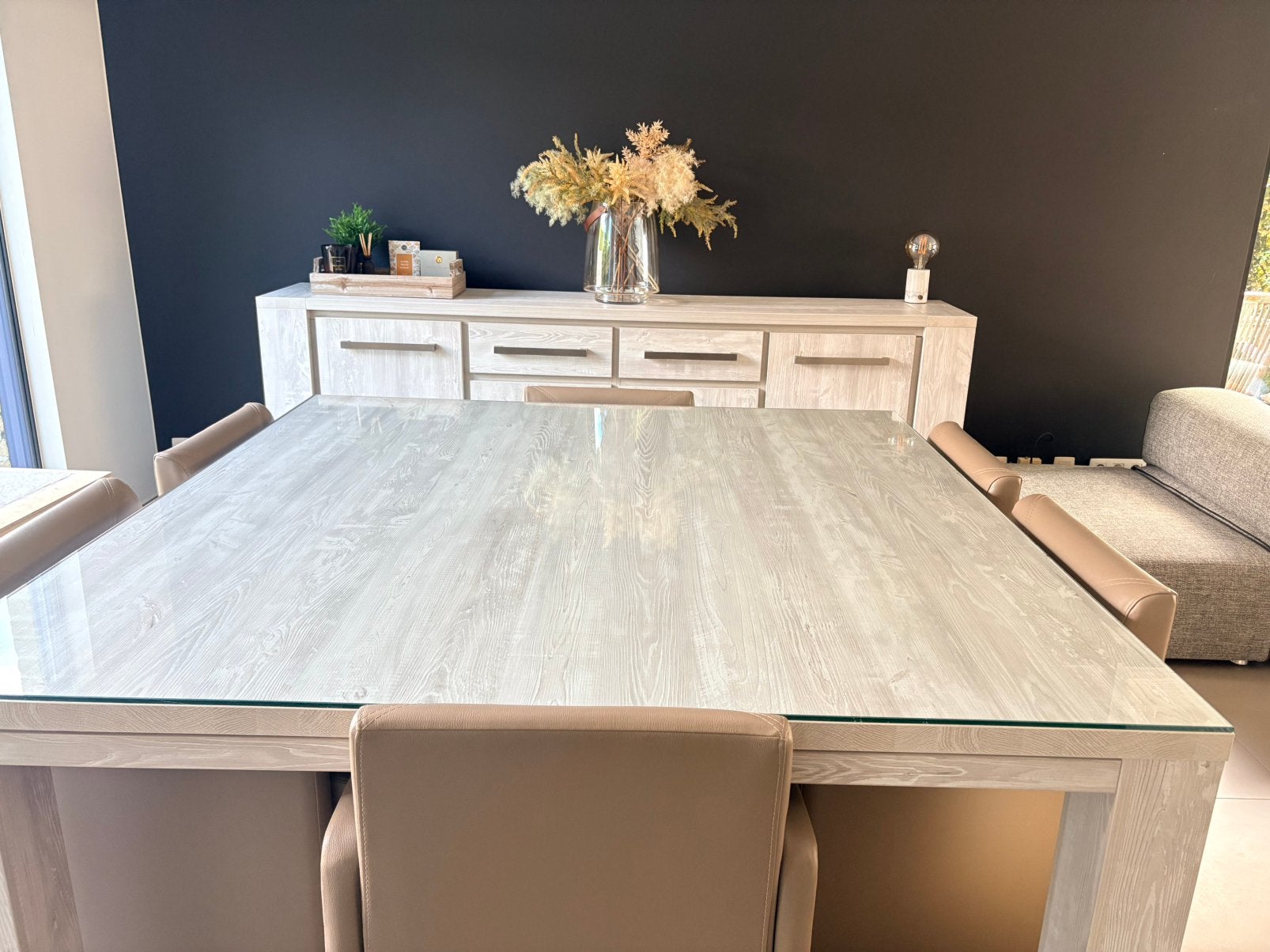 Scandinavische eetkamer: vierkante tafel, dressoir, stoelen, Enlèvement, Comme neuf, Een moderne, Scandinavisch geïnspireerde eetkamer