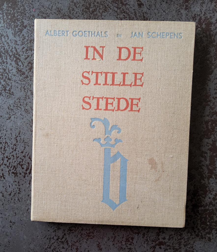 In de stille stede 1941 door Albert Goethals en Jan Schepens, Gelezen, Ophalen of Verzenden, Albert Goethals en Jan Schepens, Grafische vormgeving