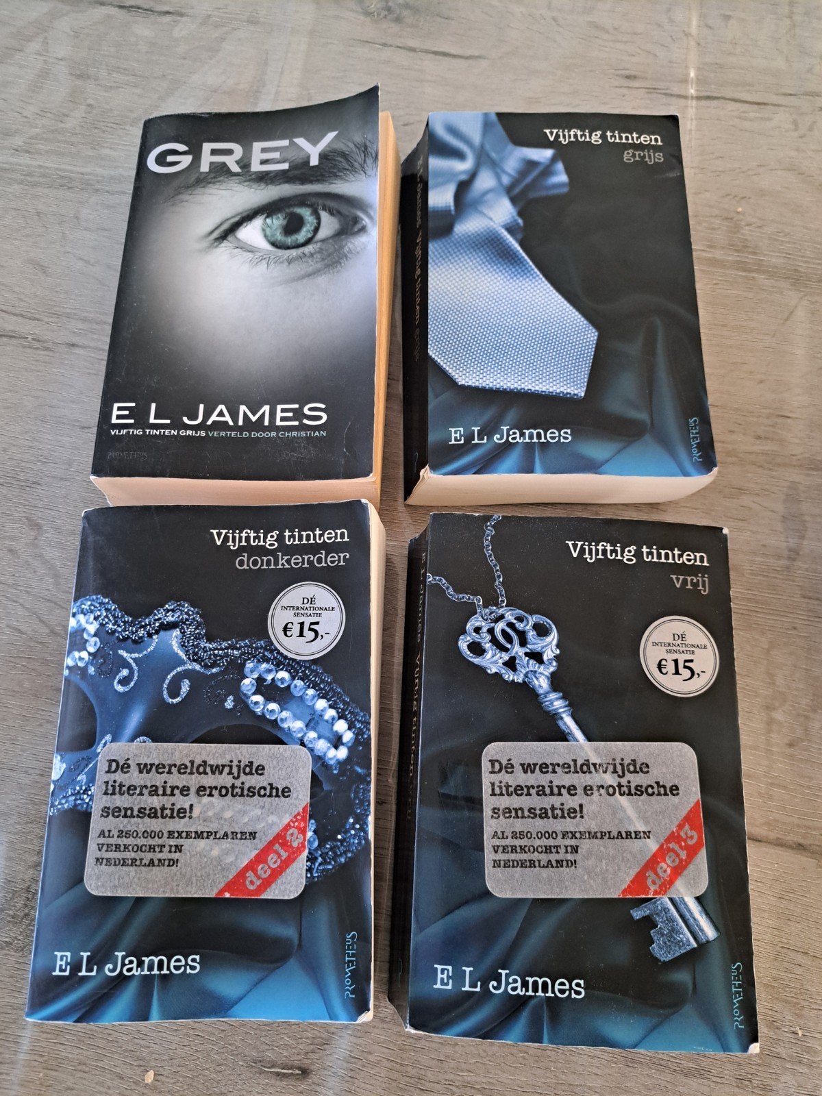 série de livres Fifty Shades of Books, Livres, Romans, Enlèvement ou Envoi, Utilisé, E.L. James