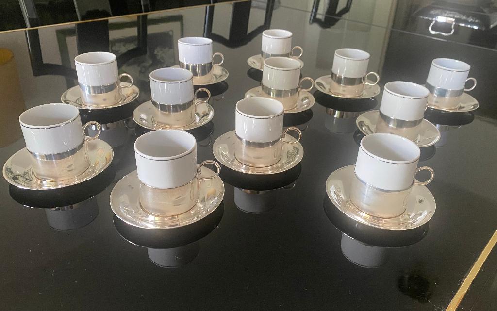 12 petites tasses à café, Enlèvement ou Envoi, Comme neuf, Autres matériaux, Autres styles