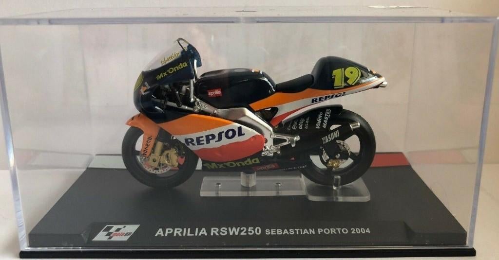 Sebastiaan Porto Aprilia RSW250 2004 1:24, Hobby & Loisirs créatifs, Voitures miniatures | 1:24, Enlèvement ou Envoi, Neuf, Moteur