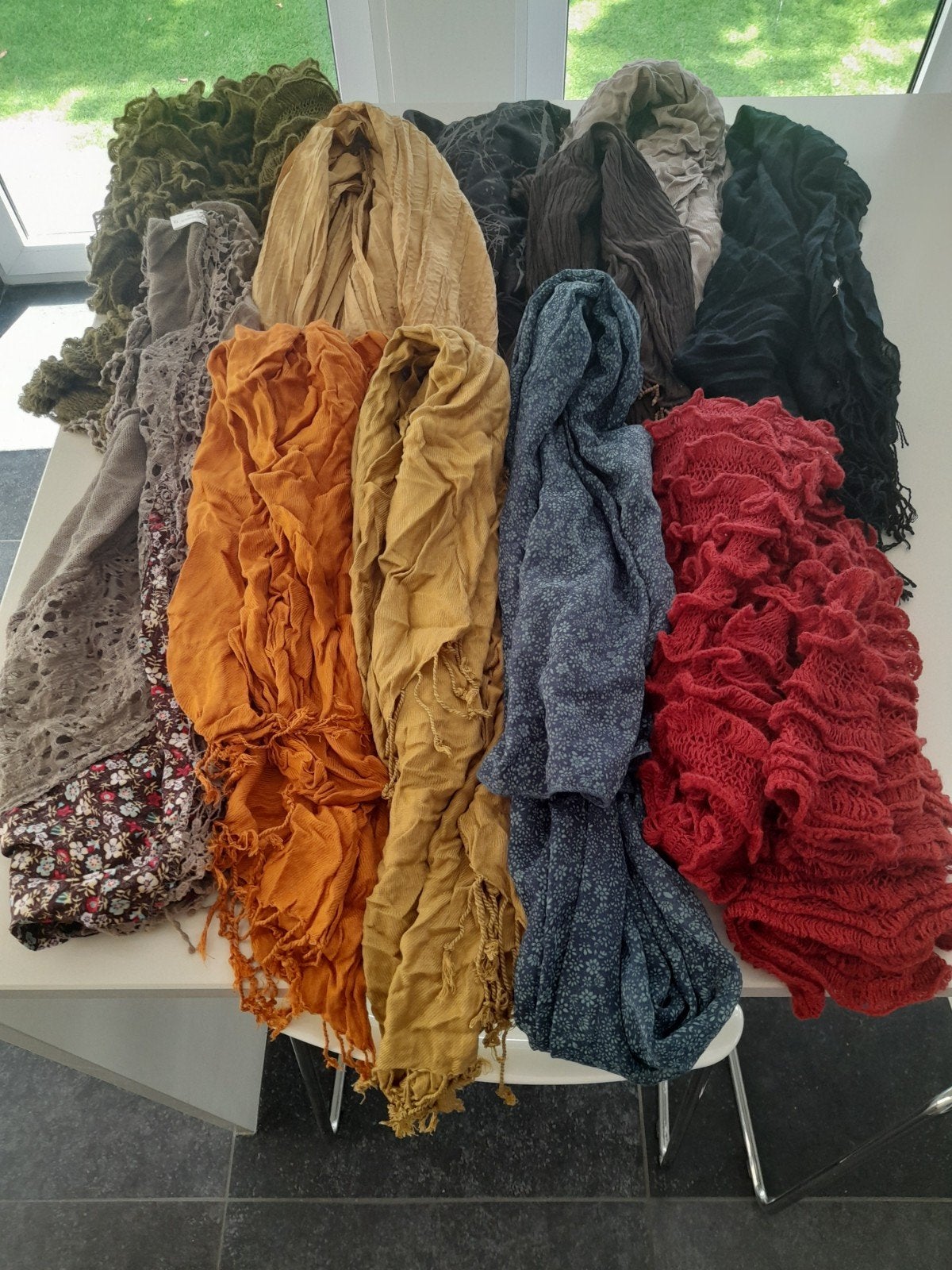 Partij 38 modieuze dames sjaals, Kleding | Dames, Mutsen, Sjaals en Handschoenen, Ophalen