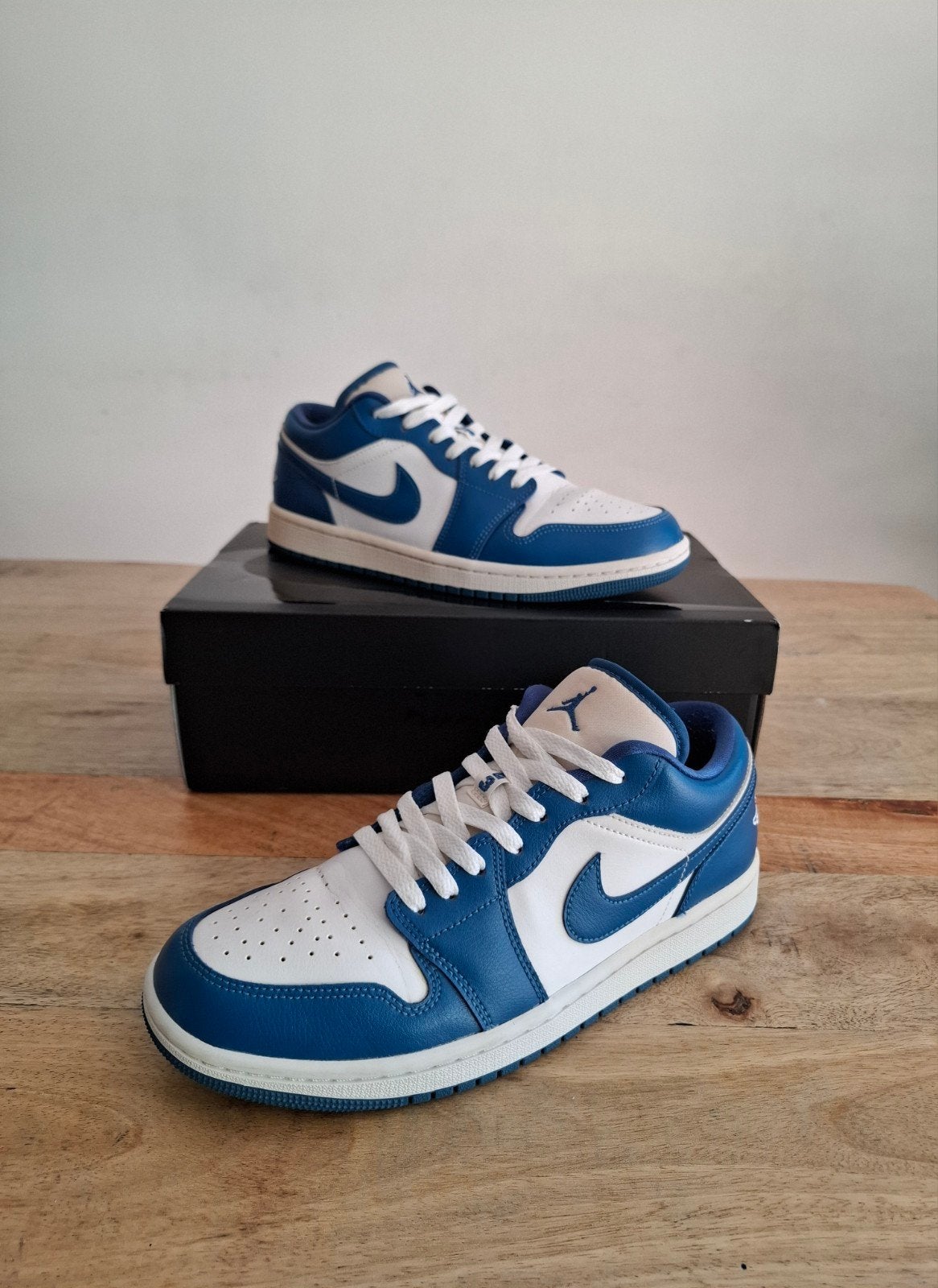 Nike Air Jordan 1 Low 'Dark Marina Blue' 42, Kleding | Heren, Wit, Ophalen of Verzenden, Zo goed als nieuw, Sneakers