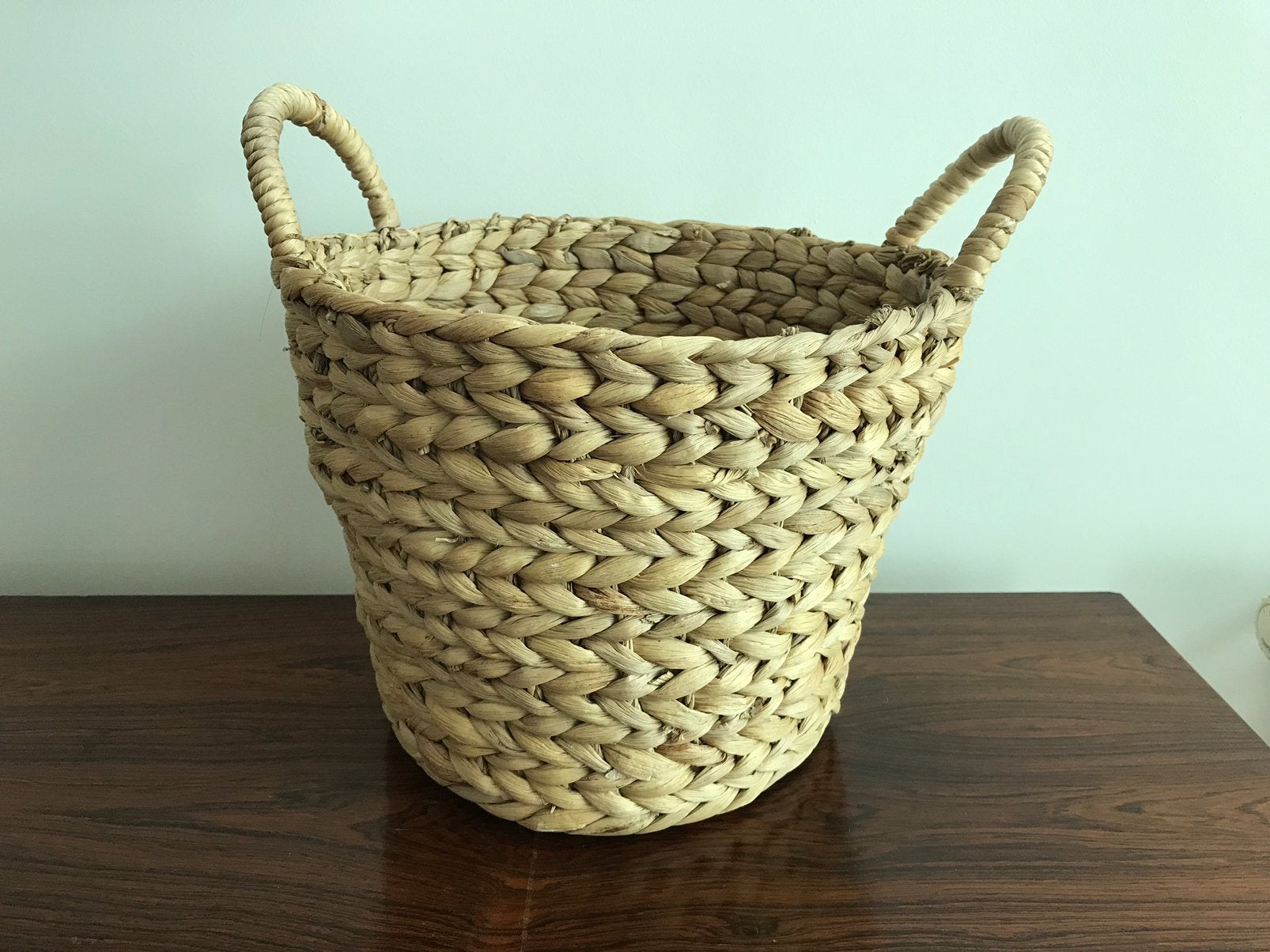 Mooie ronde rieten mand met handgrepen, Mand, Gevlochten, Rond, Nieuw