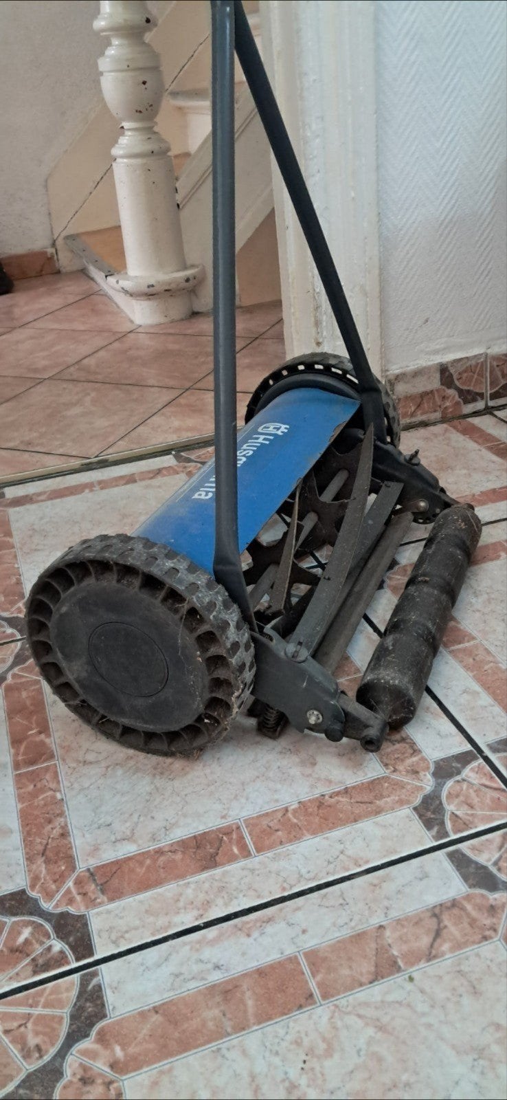 Tondeuse manuelle Husqvarna ( une roue ne roule plus ), Jardin & Terrasse, Enlèvement