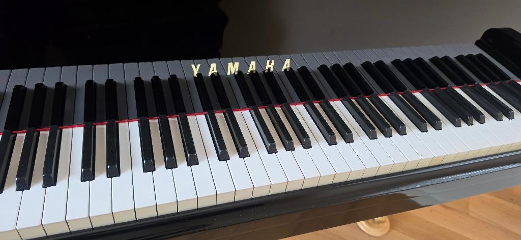 Très beau piano à queue Yamaha G2 à vendre., Musique & Instruments, Pianos, Brillant, Comme neuf, À queue, Noir