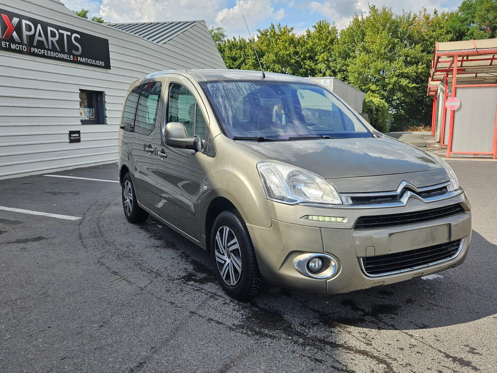 tres belle Citroën berlingo 1.6 hdi ""96000km"" etat propre, Voorwielaandrijving, Stof, 4 cilinders, Beige