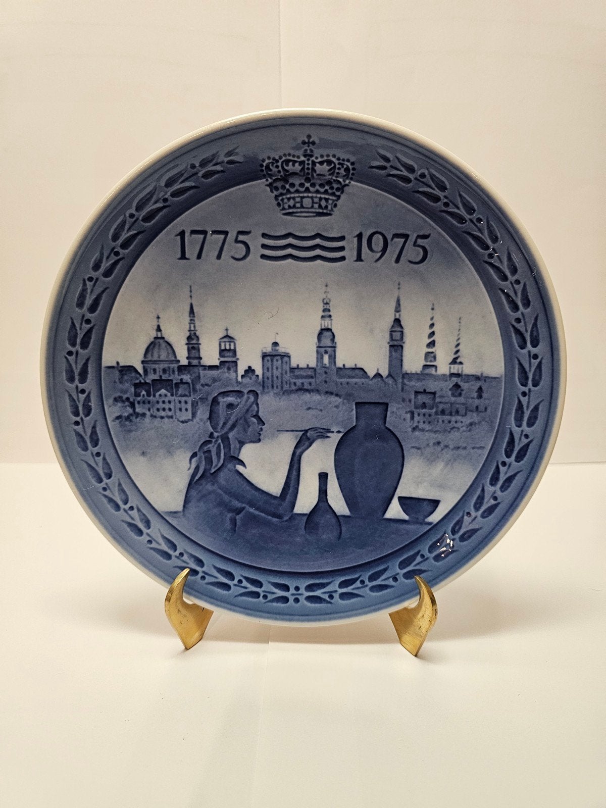 Royal Copenhagen jubileumboek 1775-1975, Antiquités & Art, Antiquités | Assiettes décoratives & Carrelages, Enlèvement ou Envoi
