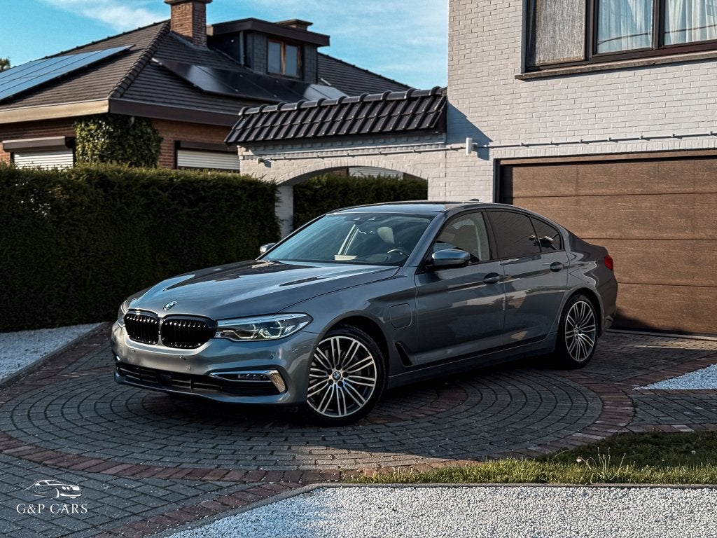 BMW 530e Luxury Line/Plug-in Hybrid/HUD/HarmanKardon/ACC/Key, Automaat, Achterwielaandrijving, 4 cilinders, Leder