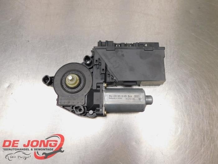 Moteur de vitre portière d'un Volkswagen Touareg, Volkswagen, -, 3 mois de garantie, Utilisé